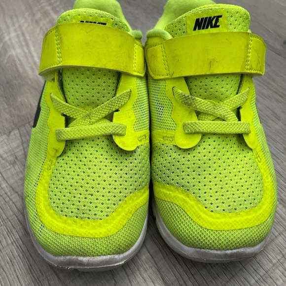 Girls size 9 Nikes - Picture 2 of 4